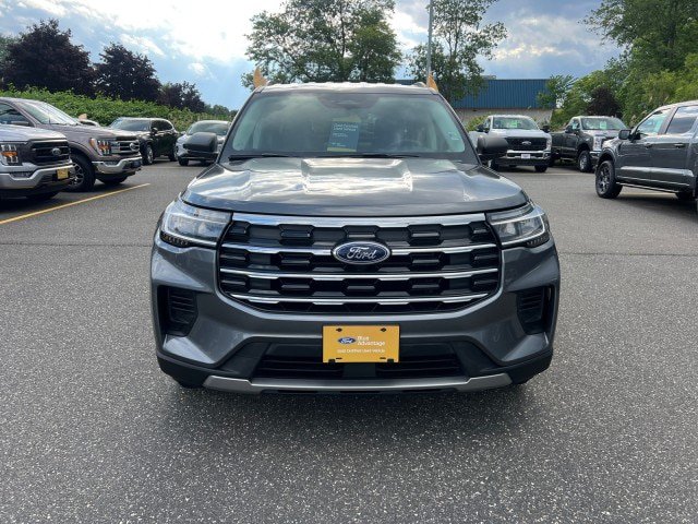 Certified 2025 Ford Explorer Active AWD/4WD image 2
