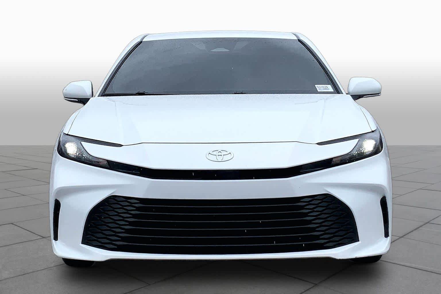 Used 2025 Toyota Camry LE w/ Convenience Package FWD image 4