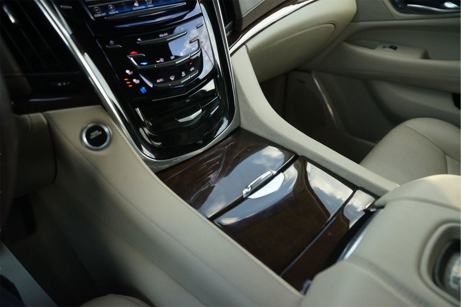 Used 2017 Cadillac Escalade Luxury RWD image 31