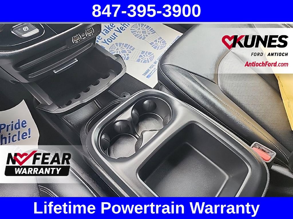 Used 2025 Chrysler Pacifica Select FWD image 32