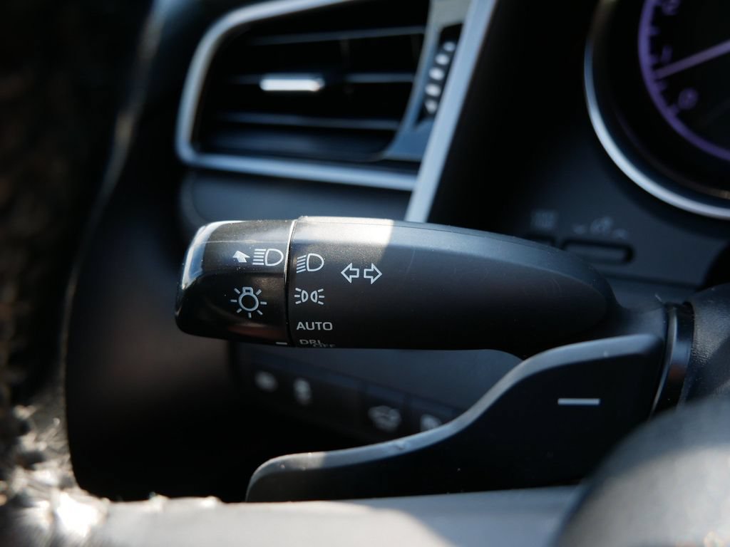 Used 2019 Toyota Camry SE FWD image 19