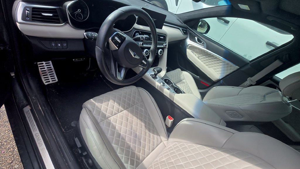 Used 2023 Genesis G70 3.3T w/ Sport Prestige Package RWD image 13