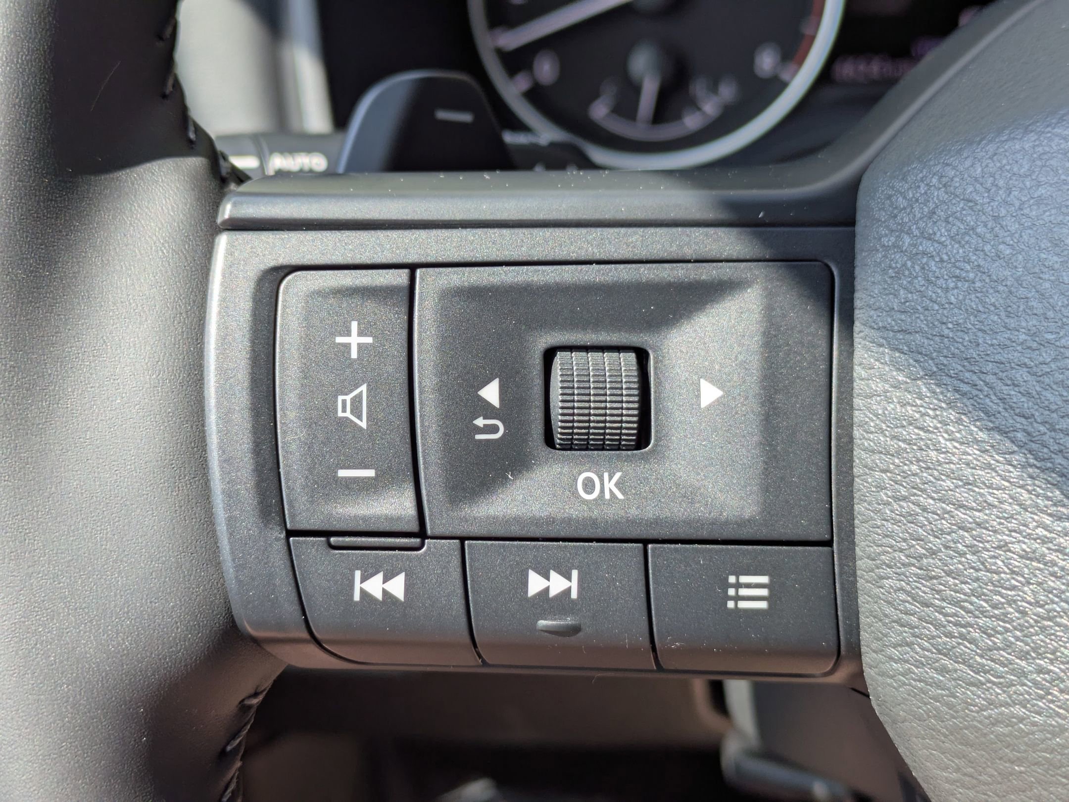 Used 2026 Nissan Rogue SV FWD image 15