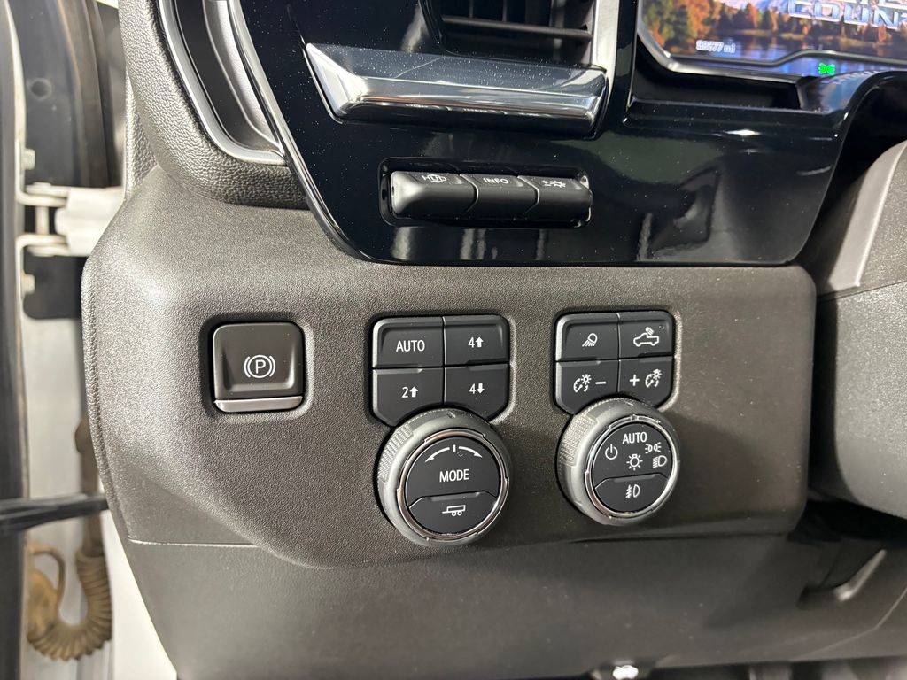 Used 2024 Chevrolet Silverado 2500 High Country w/ High Country Premium Package AWD/4WD image 14