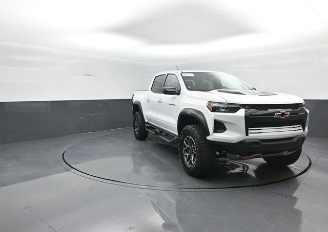Used 2024 Chevrolet Colorado ZR2 w/ Safety Package AWD/4WD image 2