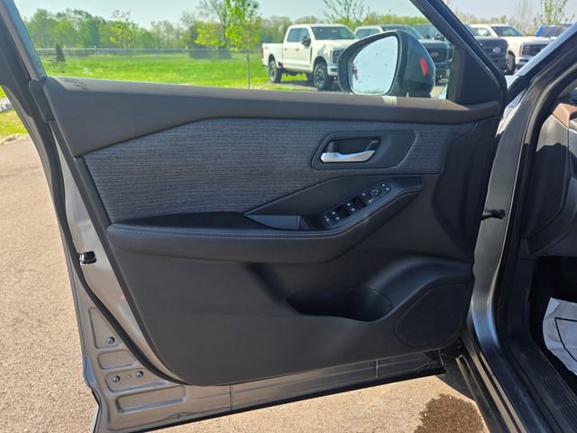 Used 2021 Nissan Rogue SV FWD image 23