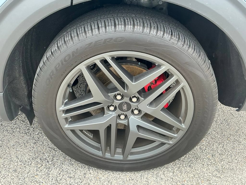 Certified 2025 Ford Explorer ST RWD image 33