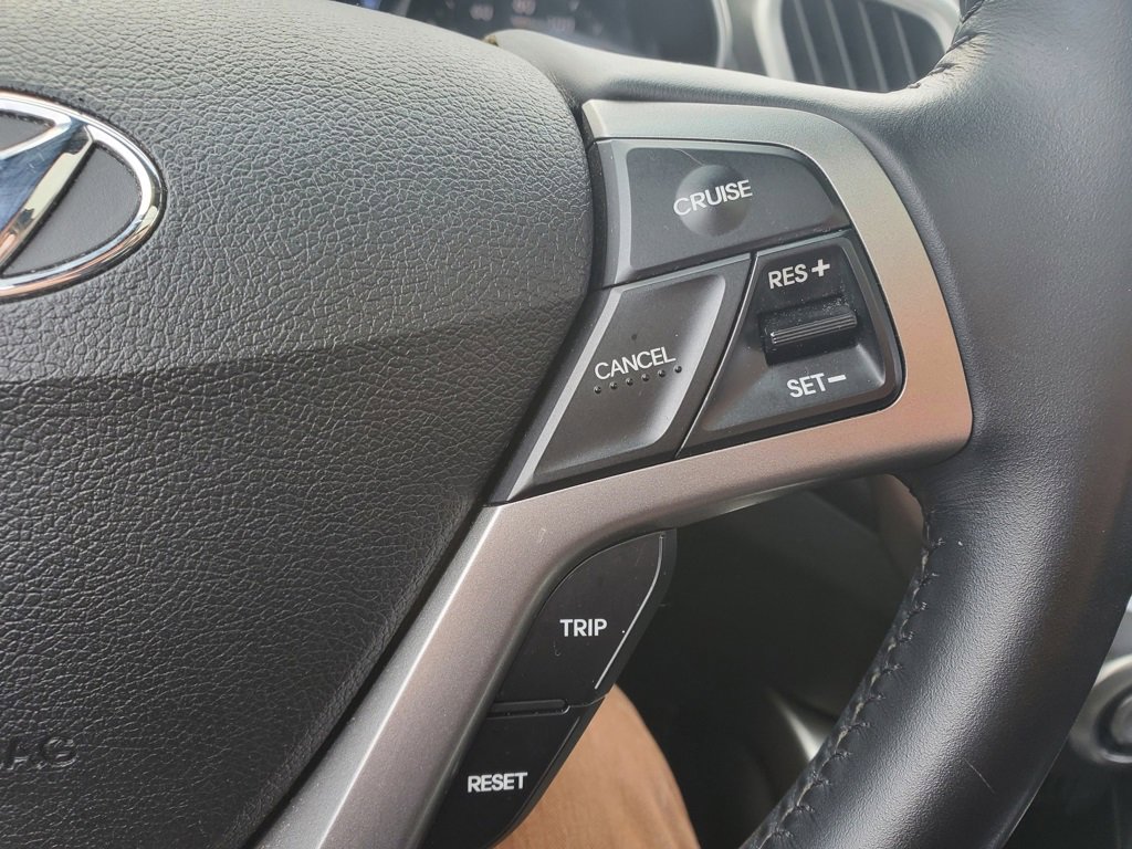 Used 2017 Hyundai Veloster Value Edition image 15