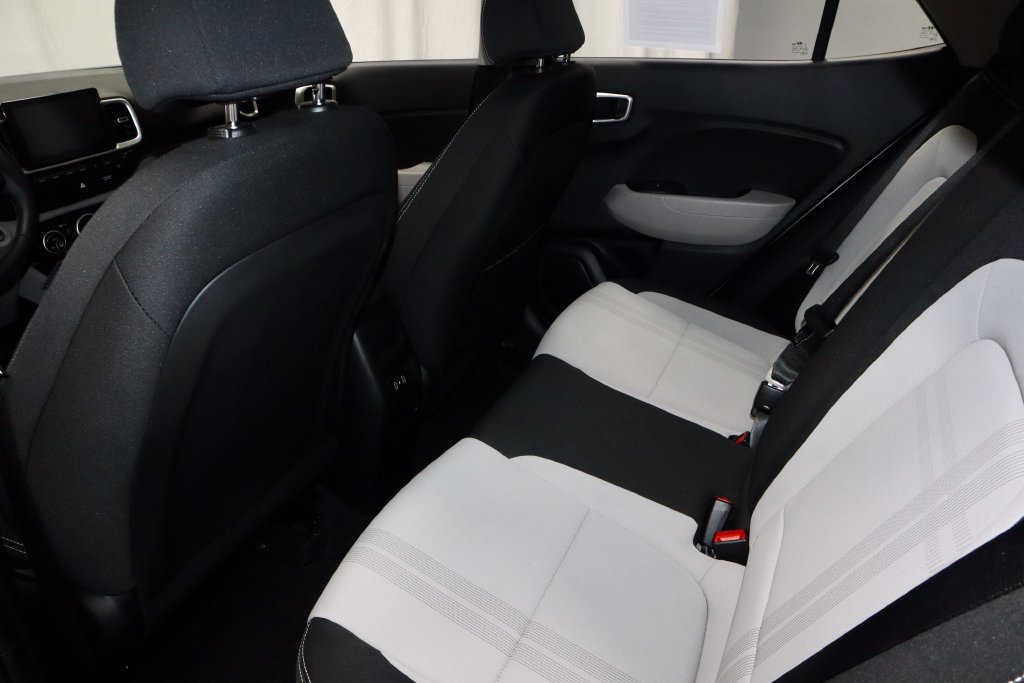 Used 2024 Hyundai Venue SEL FWD image 19