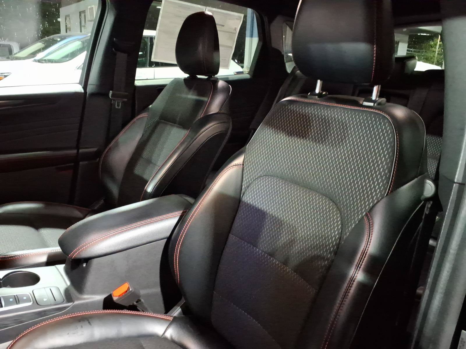 Certified 2025 Ford Escape ST-Line Select AWD/4WD image 12