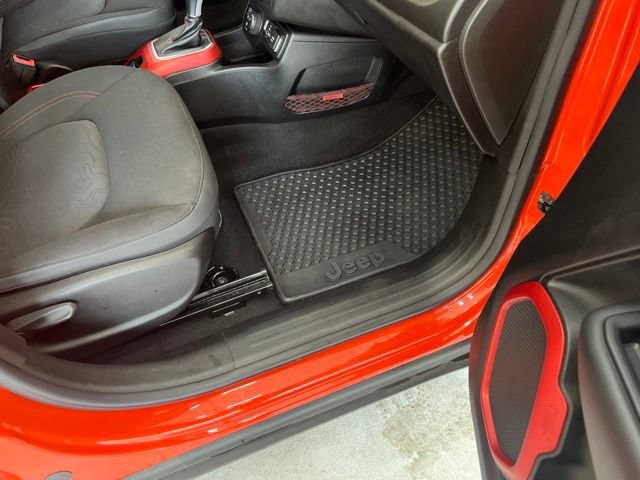 Used 2018 Jeep Renegade Trailhawk w/ UConnect 8.4 Nav Group AWD/4WD image 33