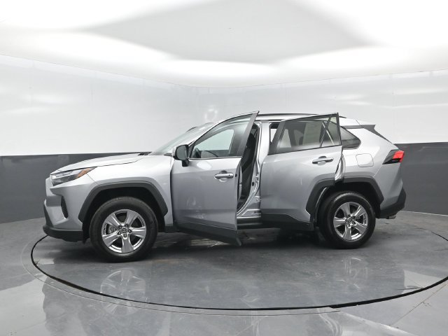 Used 2025 Toyota RAV4 XLE AWD/4WD image 30