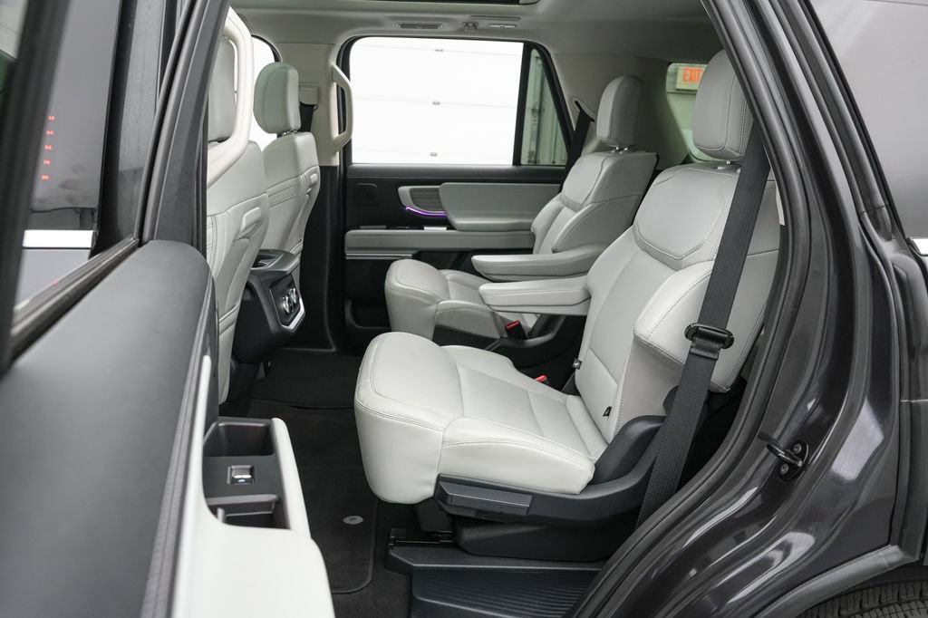 Certified 2025 Ford Expedition Platinum w/ Driver's Package AWD/4WD image 21