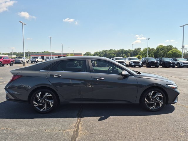 Used 2024 Hyundai Elantra Limited FWD image 3