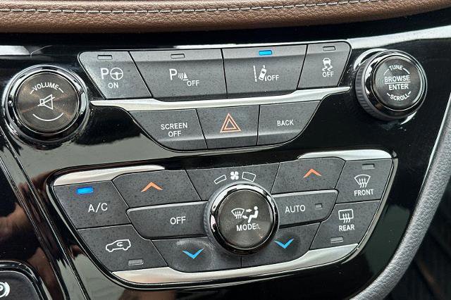 Used 2017 Chrysler Pacifica Limited image 25