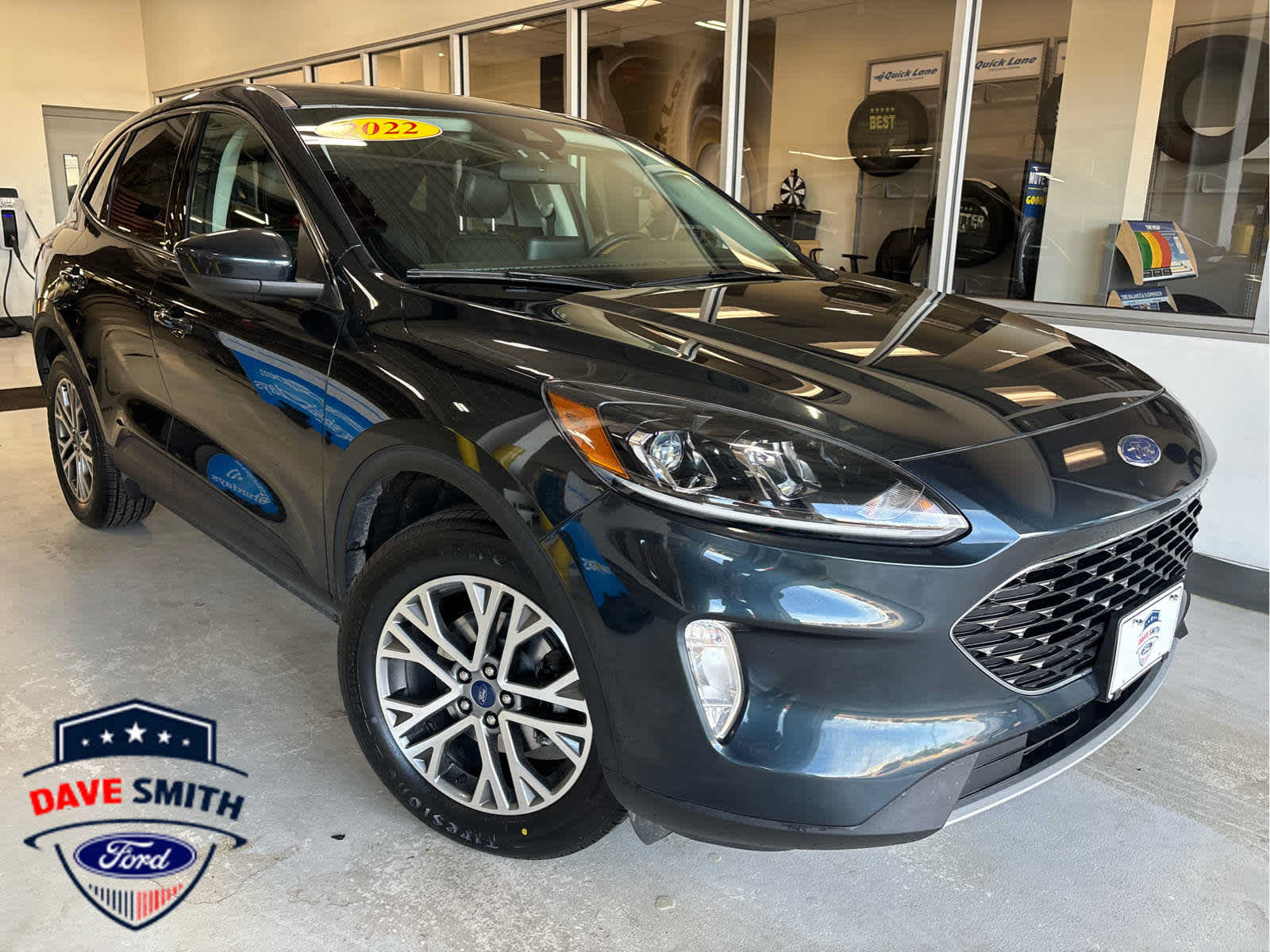 Certified 2022 Ford Escape SEL w/ Technology Package AWD/4WD image 2