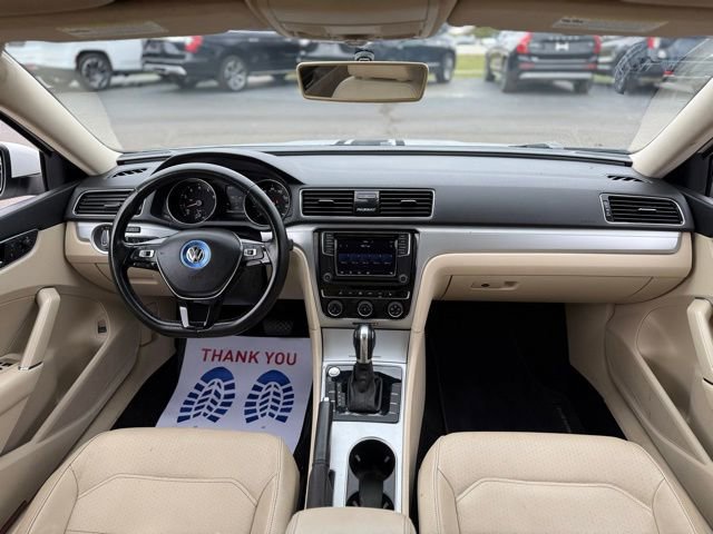 Used 2019 Volkswagen Passat 2.0T Wolfsburg w/ Wheels & Sunroof Package image 15