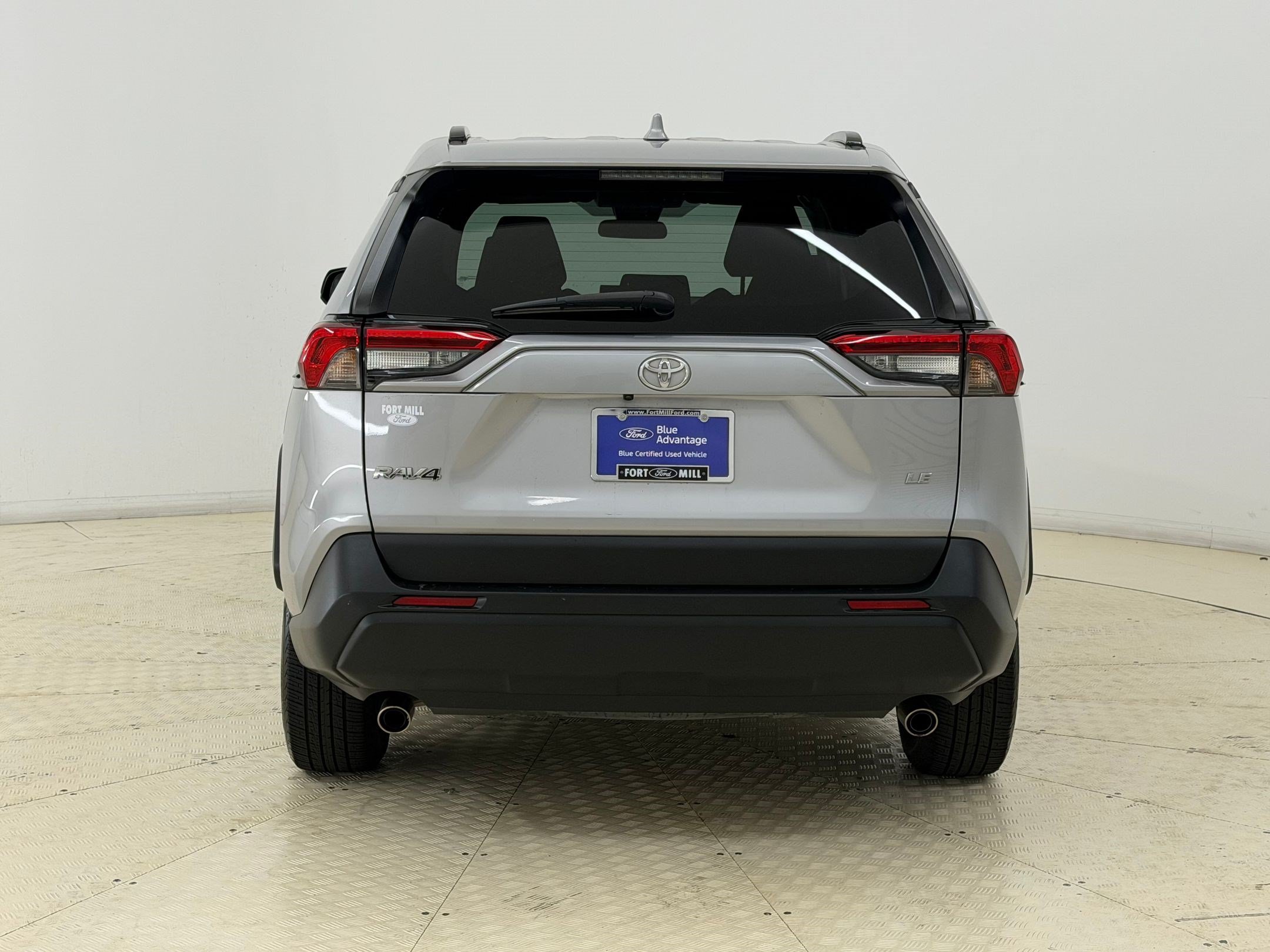Used 2020 Toyota RAV4 LE FWD image 10