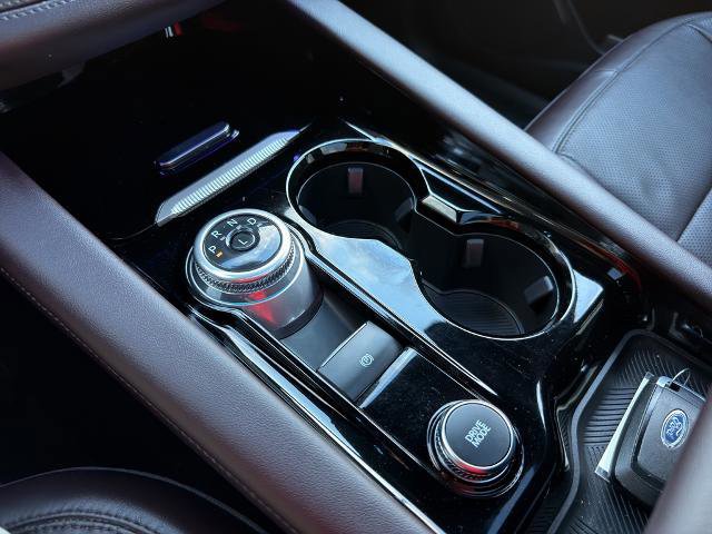 Certified 2025 Ford Explorer Platinum w/ LUX Leather Package image 32