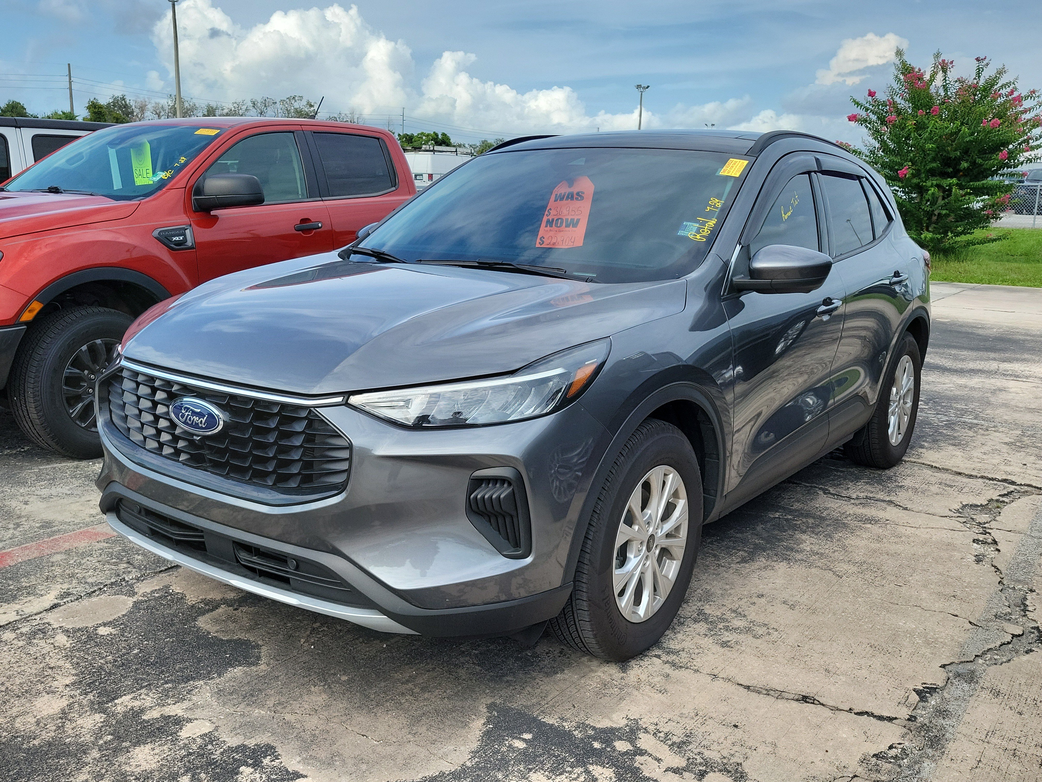 Certified 2024 Ford Escape Active w/ Tech Pack #2 FWD image 3