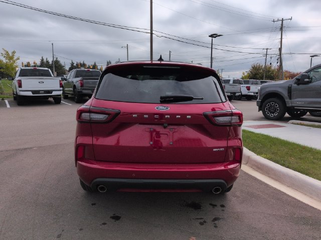 Certified 2024 Ford Escape ST-Line w/ Tech Pack #1 AWD/4WD image 4