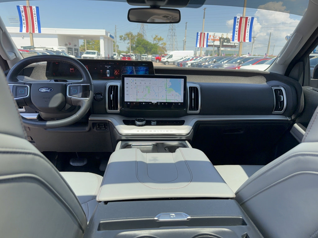 Certified 2025 Ford Expedition Active image 37