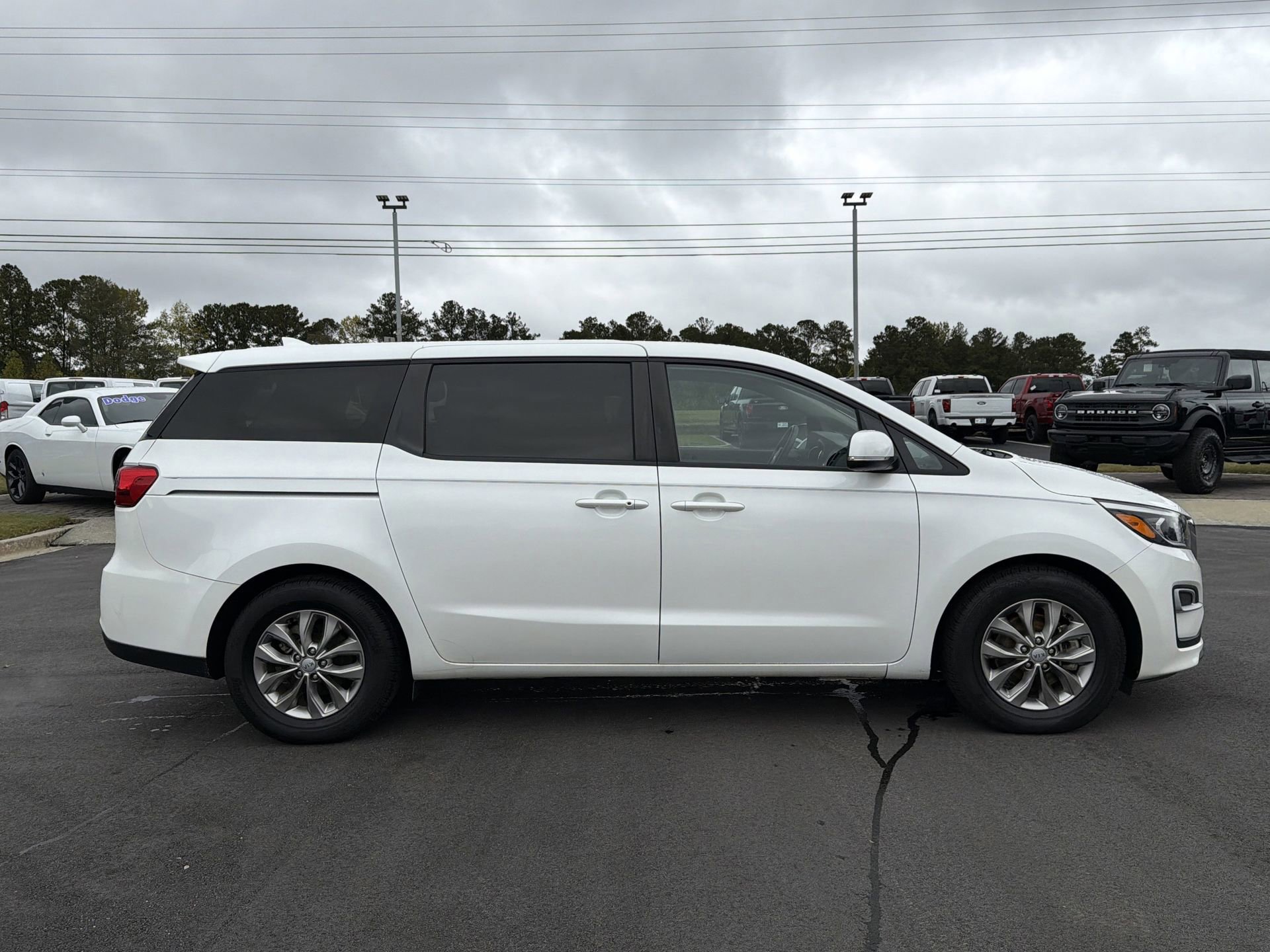 Used 2021 Kia Sedona LX image 2