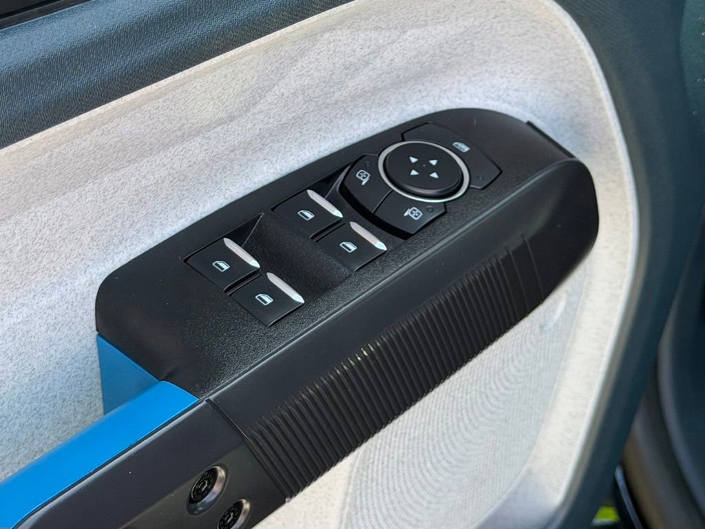 Certified 2025 Ford Maverick XLT FWD image 16