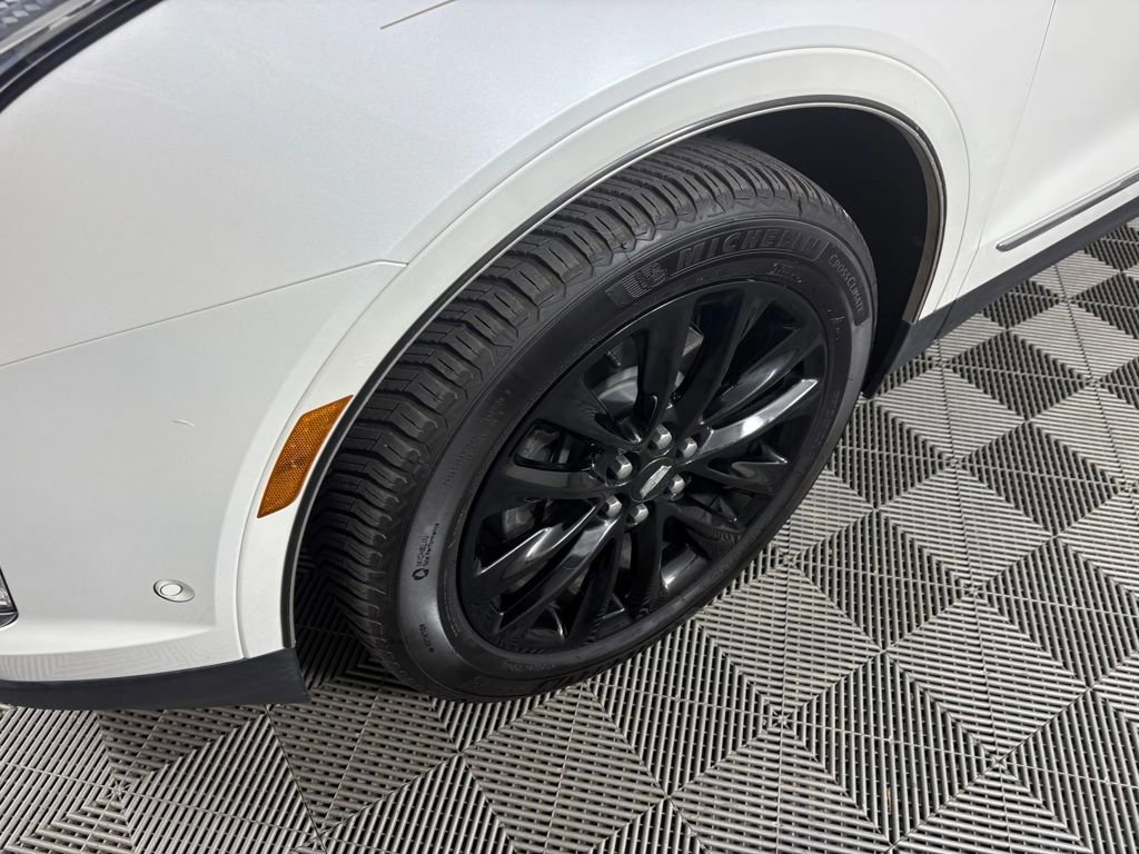 Used 2017 Cadillac XT5 Platinum w/ Driver Assist Package image 11