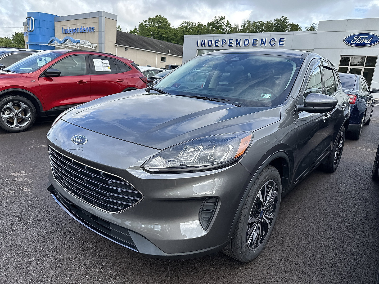 Certified 2022 Ford Escape SE w/ SE Sport Appearance Package AWD/4WD image 5