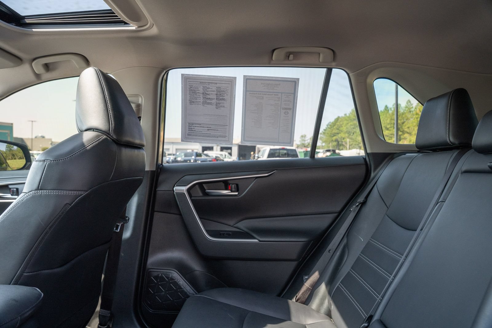 Used 2020 Toyota RAV4 XLE Premium FWD image 18