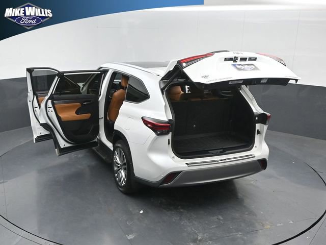 Used 2023 Toyota Highlander Platinum FWD image 19