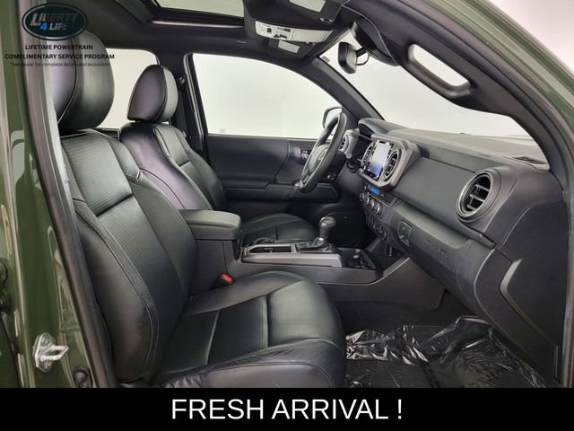 Used 2021 Toyota Tacoma TRD Sport w/ TRD Premium Sport Package AWD/4WD image 18