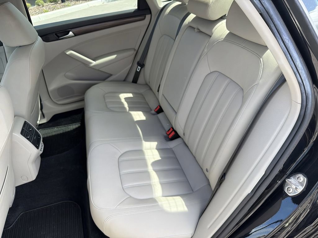 Used 2020 Volkswagen Passat 2.0T SEL image 16