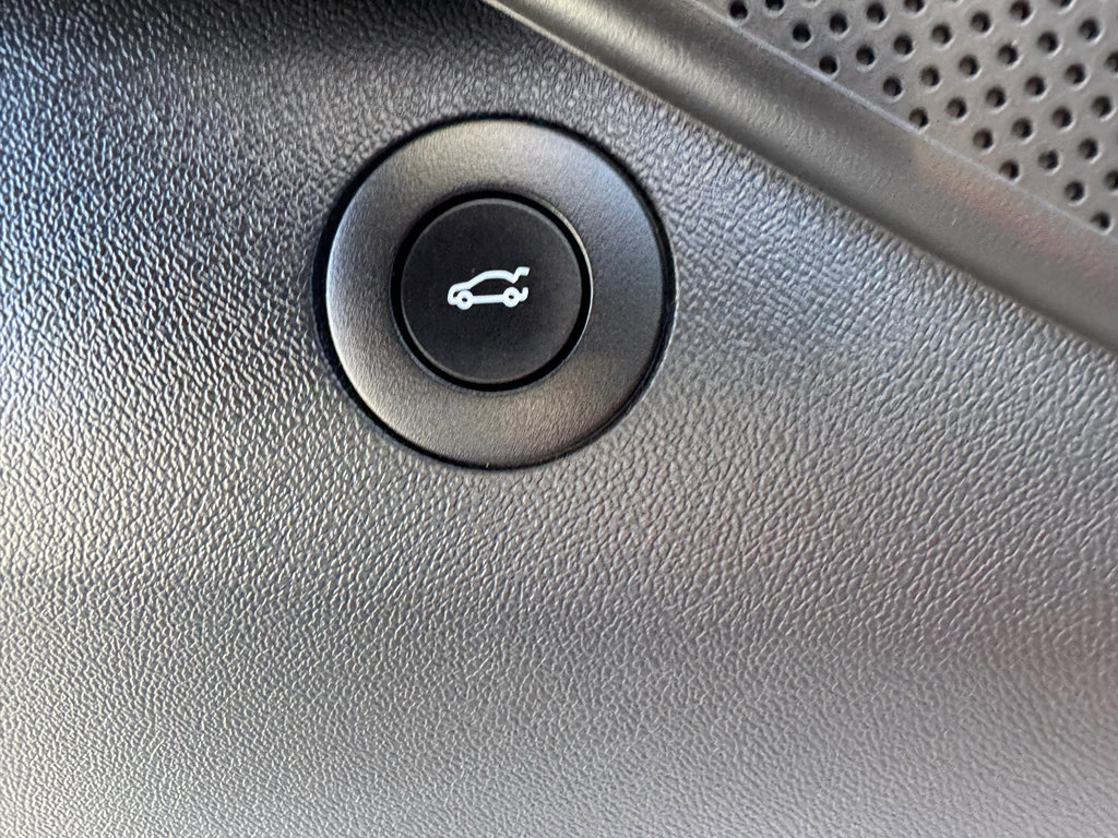 Used 2022 Chevrolet Camaro LT w/ RS Package image 18