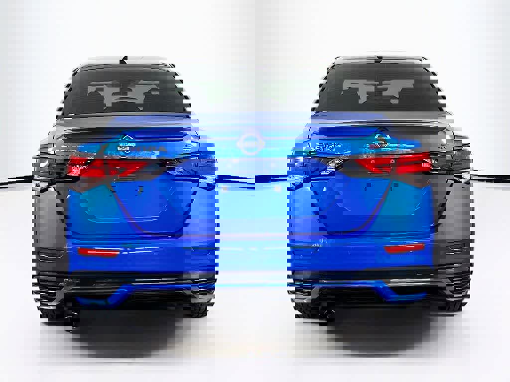 Used 2025 Nissan Sentra SR w/ SR Premium Package image 4