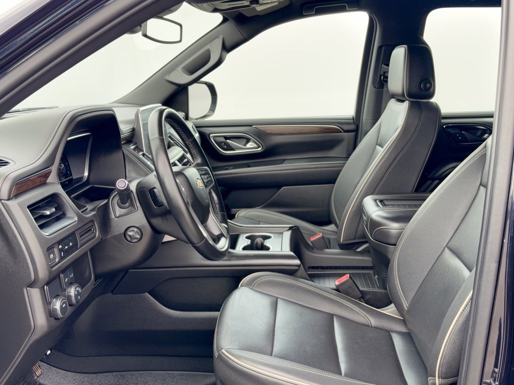 Used 2023 Chevrolet Suburban Premier RWD image 5