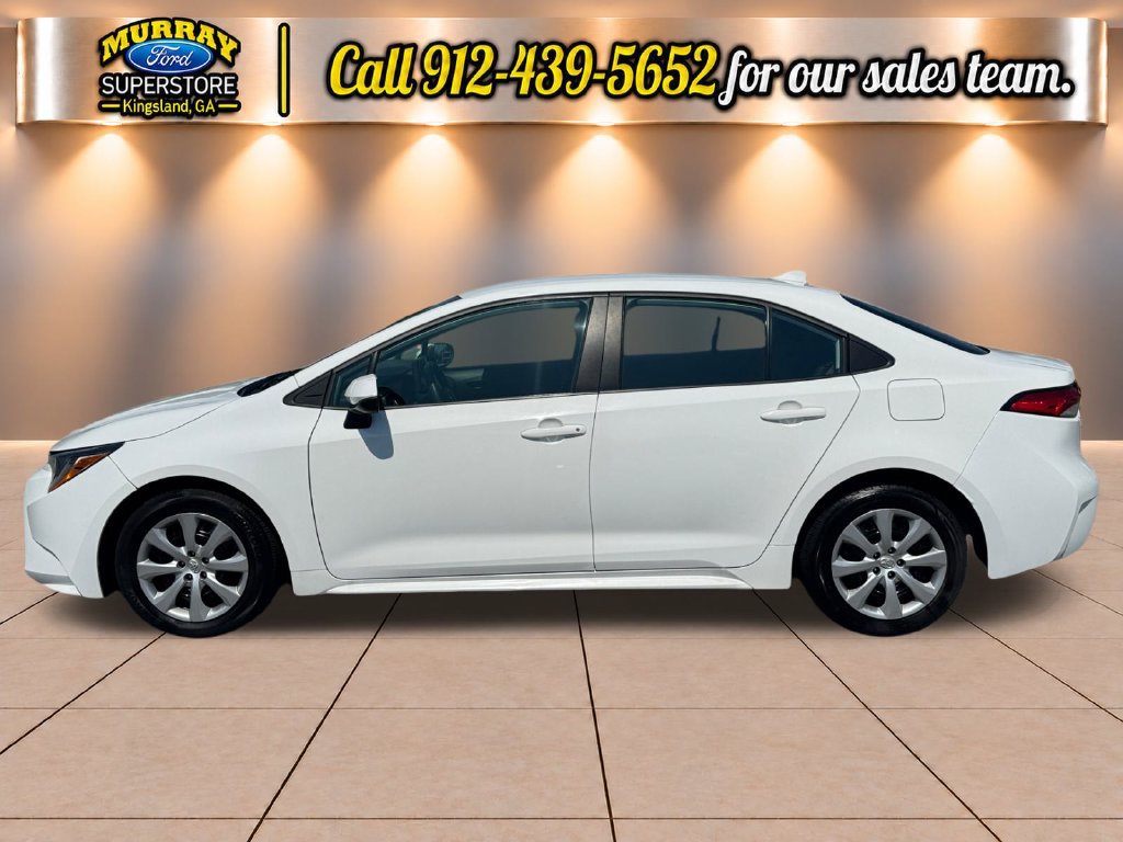 Used 2024 Toyota Corolla LE FWD image 2