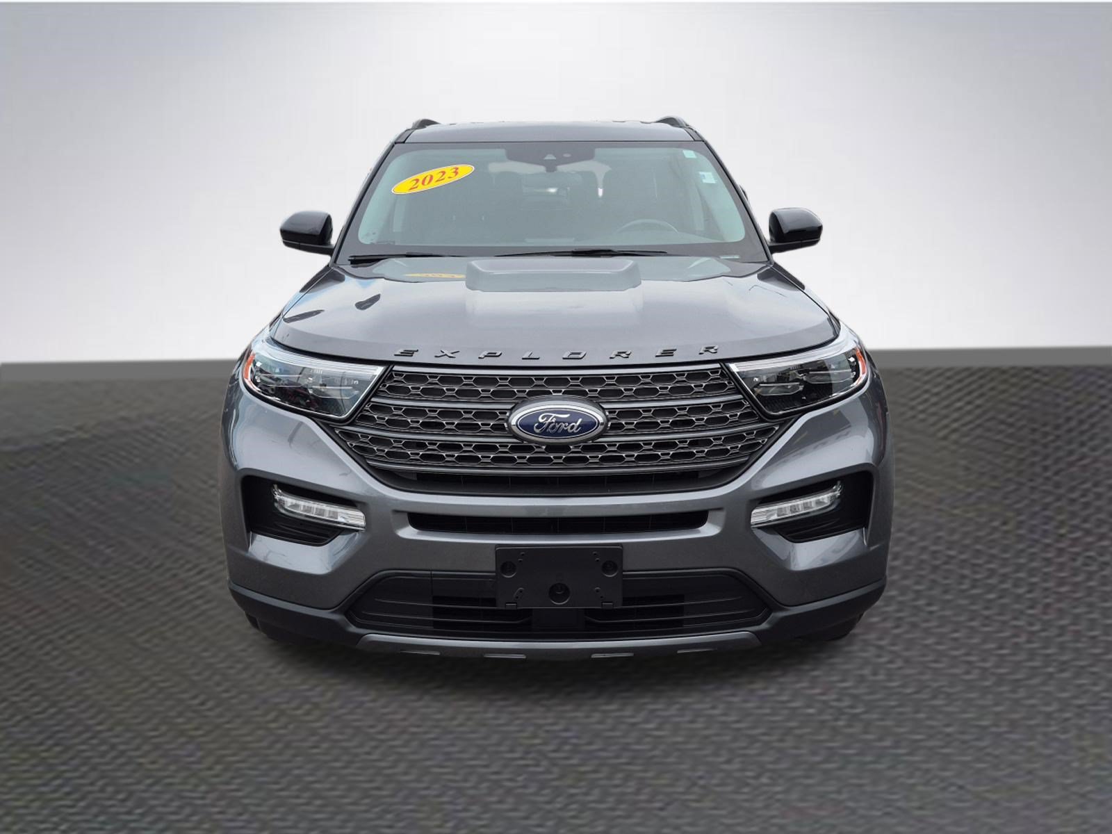 Certified 2023 Ford Explorer XLT w/ Equipment Group 202A AWD/4WD image 3