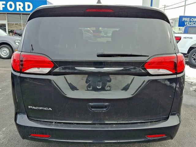 Used 2017 Chrysler Pacifica LX image 3