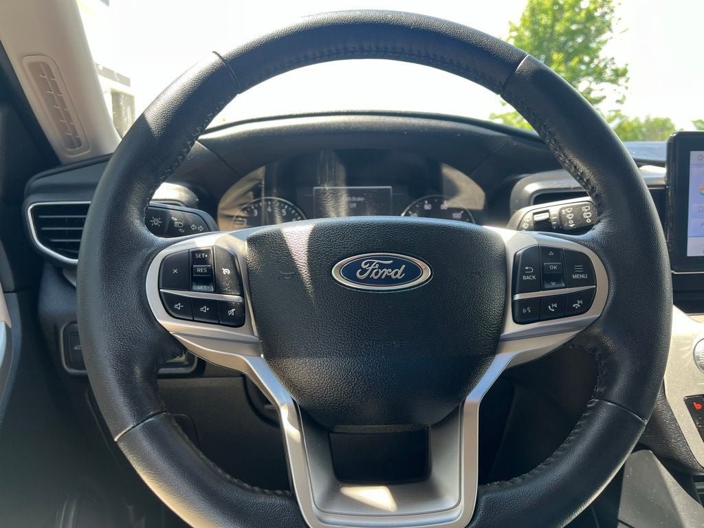 Certified 2022 Ford Explorer XLT w/ Equipment Group 202A AWD/4WD image 27