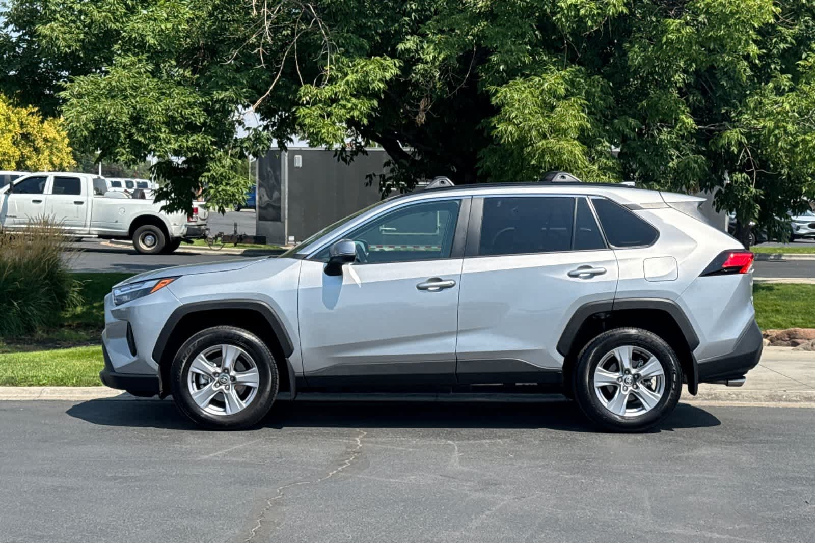 Used 2025 Toyota RAV4 XLE w/ Convenience Package AWD/4WD image 5