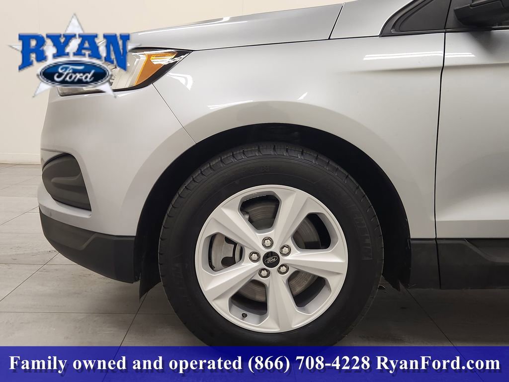 Certified 2024 Ford Edge SE image 5