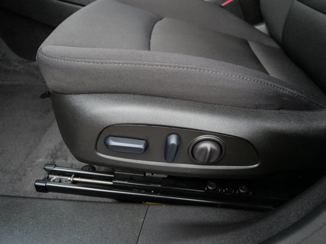 Used 2025 Chevrolet Malibu RS FWD image 17