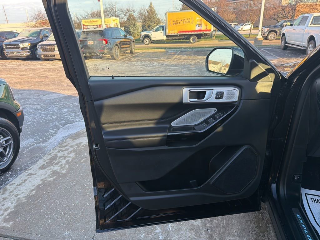 Certified 2023 Ford Explorer Platinum w/ Technology Package image 14