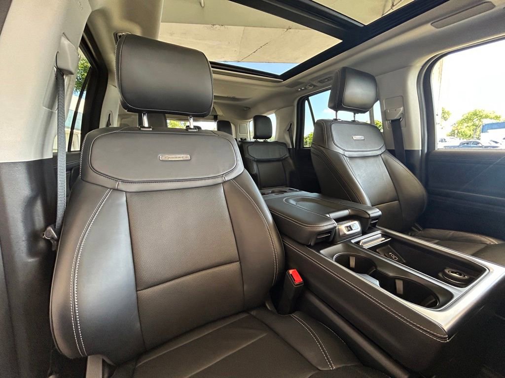 Certified 2025 Ford Expedition Platinum w/ Driver's Package AWD/4WD image 32