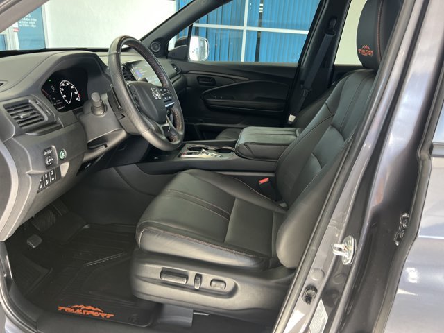 Used 2025 Honda Ridgeline TrailSport image 11