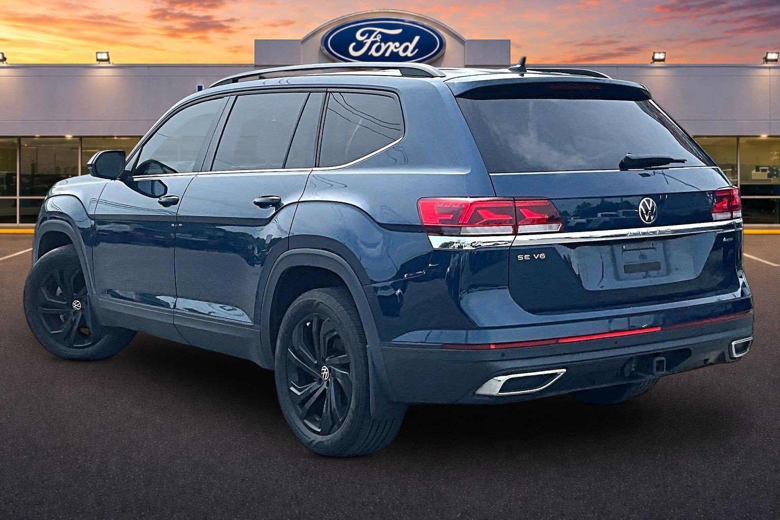 Used 2023 Volkswagen Atlas SE AWD/4WD image 2