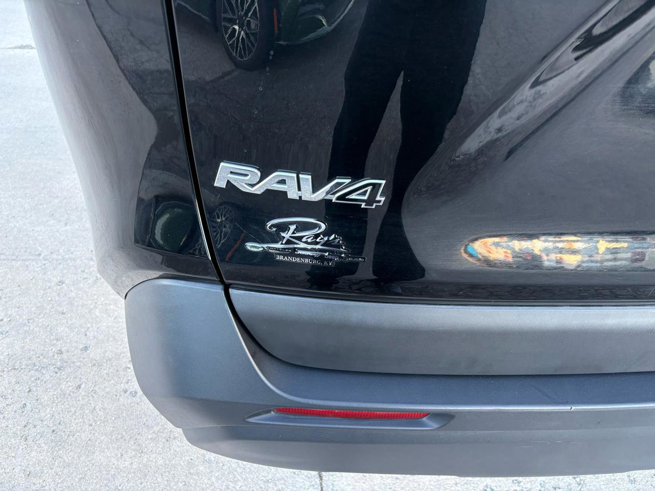 Used 2021 Toyota RAV4 XLE FWD image 9