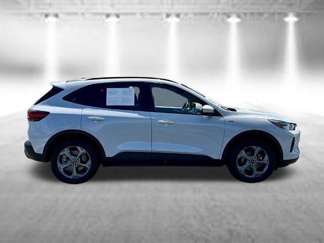 Certified 2025 Ford Escape ST-Line Select AWD/4WD image 4